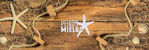 Meereshintergrund mit Holz Peixos Mielgo-Logo