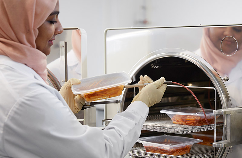 Perforación del envase para insertar la sonda flexible corazón de las autoclaves TERRA Food-Tech